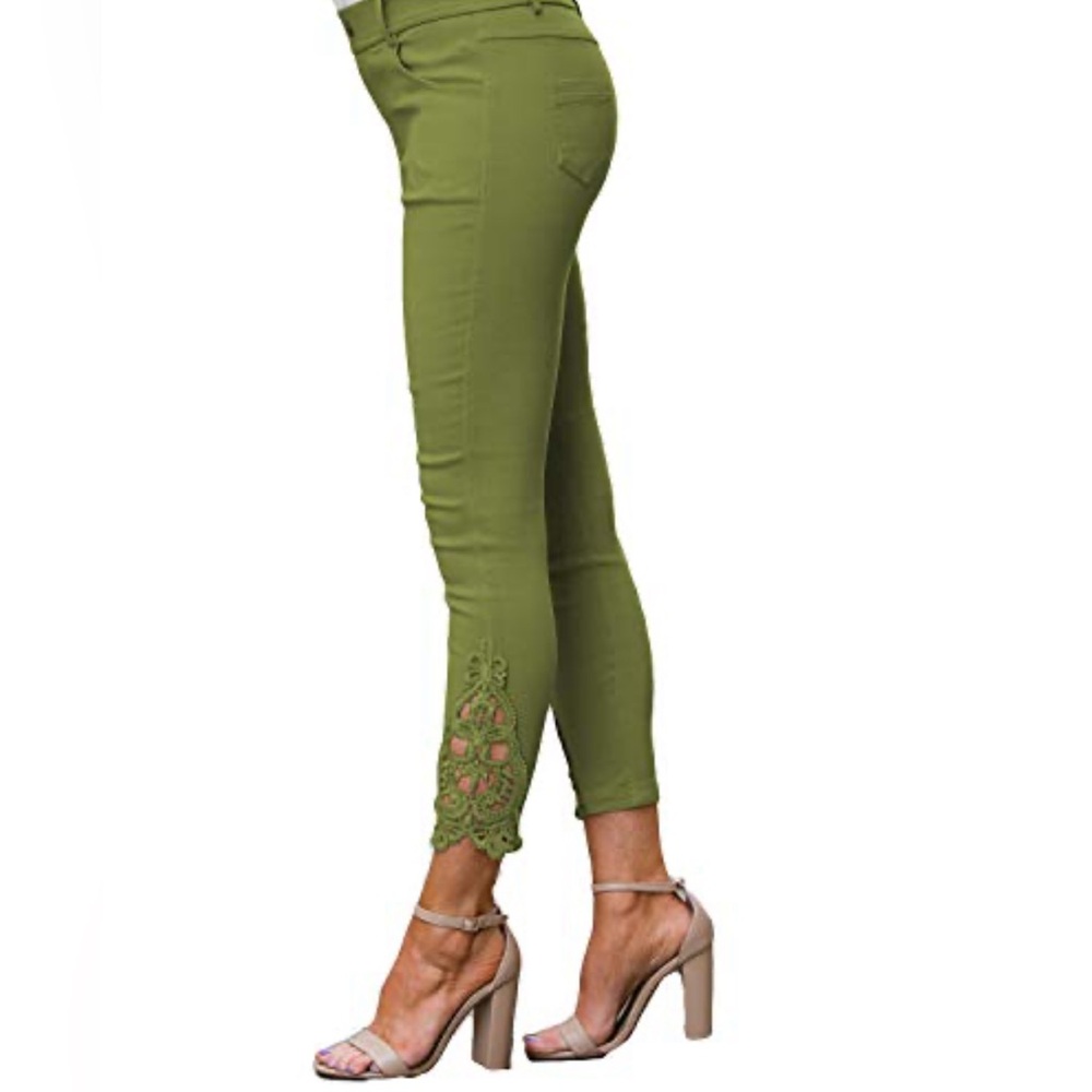 Amaryllis NWOT Stretchy Olive High Rise Pull On Lace Detail Pants w/ Pockets